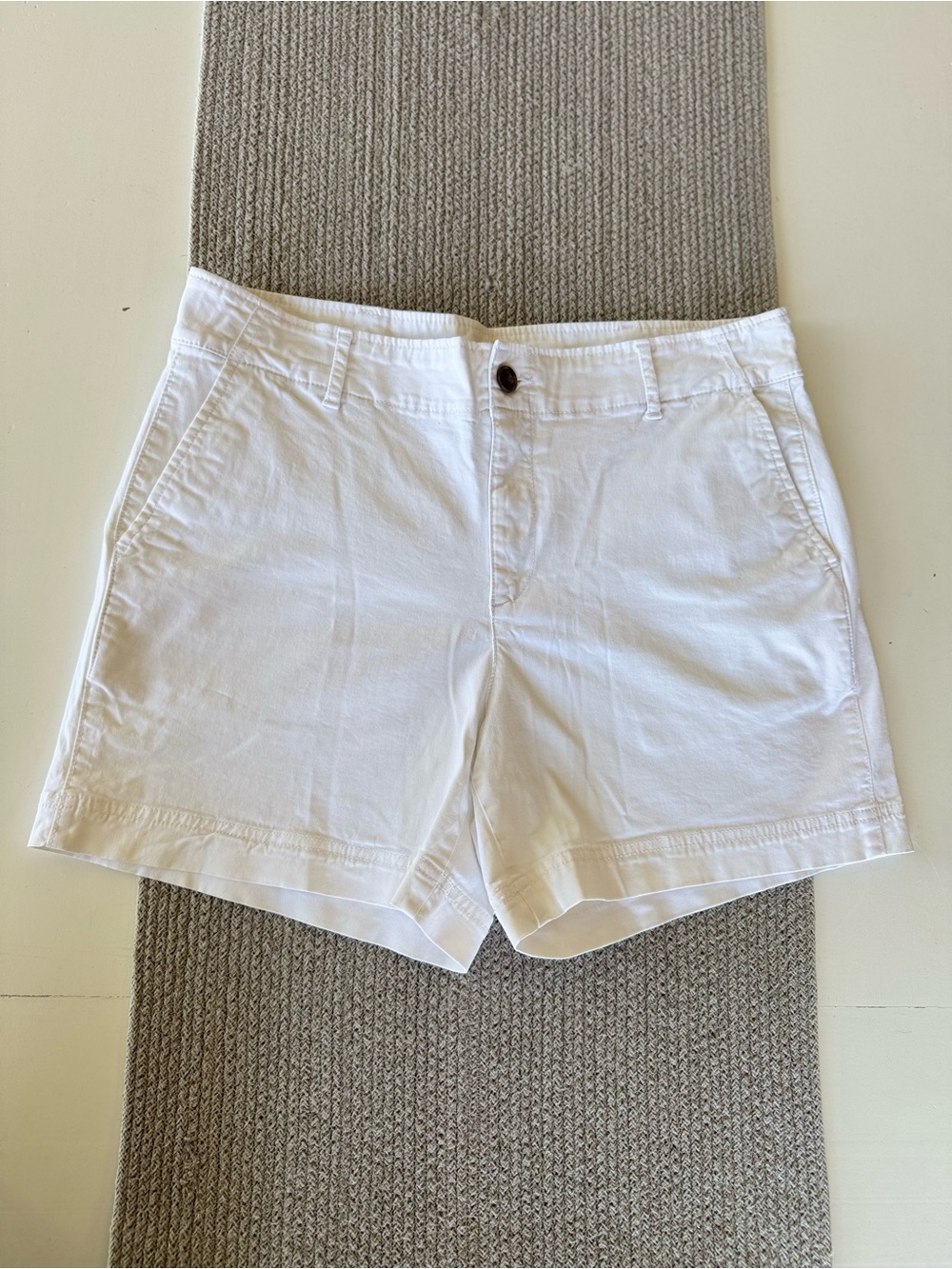 GAP White Khaki Cotton Sateen 5” Short Size 10